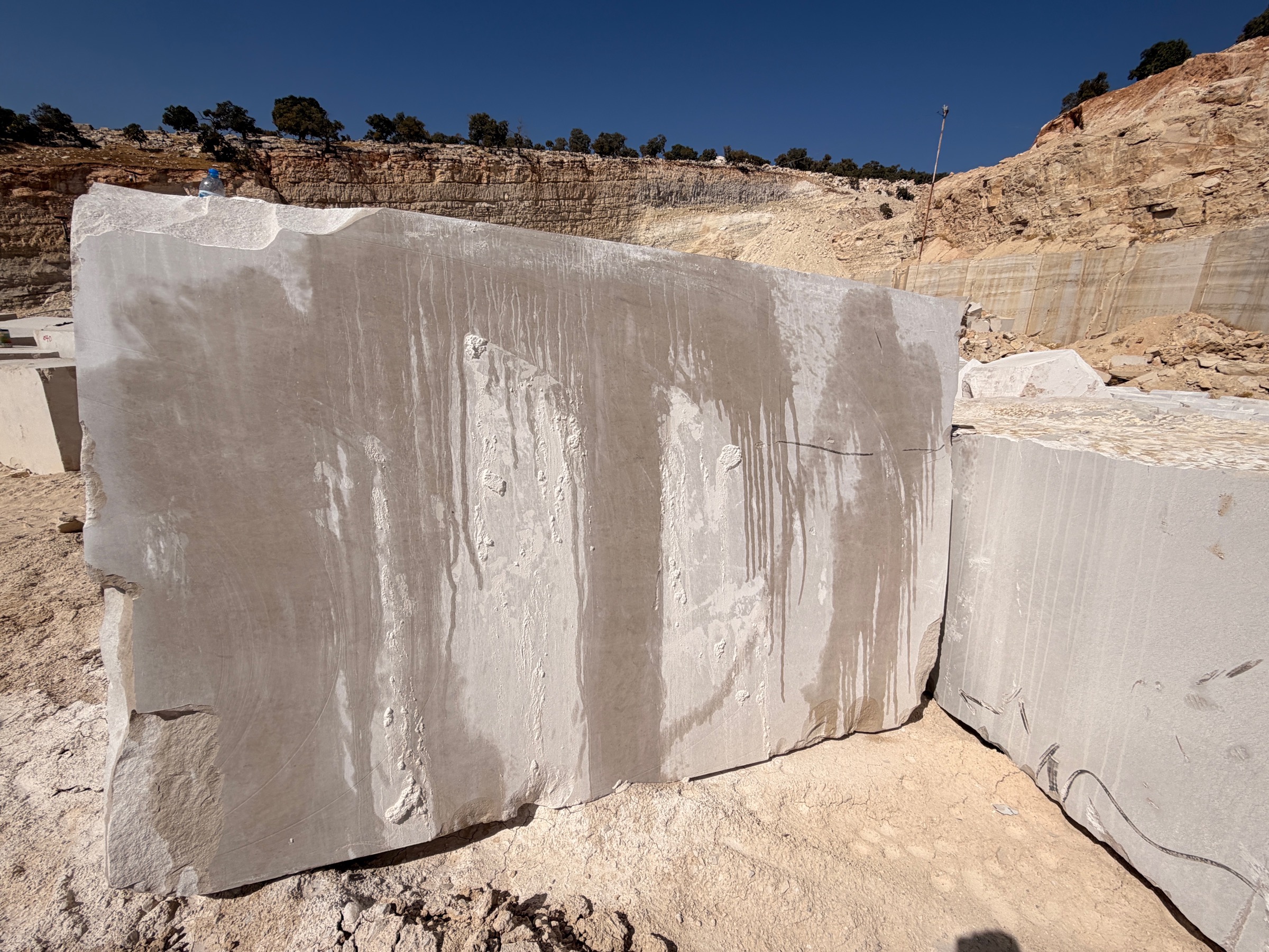 Gohara Limestone (Ocean Beige) block 298 × 185 × 180 cm – No. 4